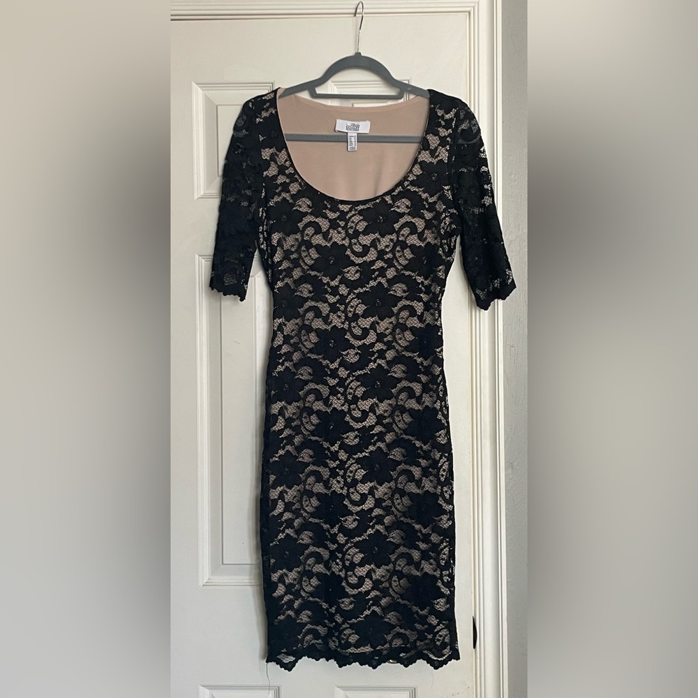 Belle Badgley Mischka | Stretch Lace Dress